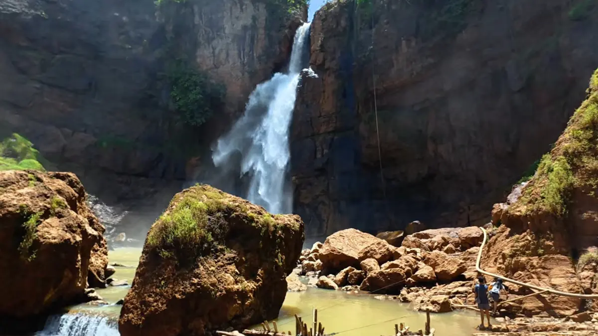 Wisata Curug Cimarinjung Sukabumi. (Foto: YouTube Bang Edhy Ompong)