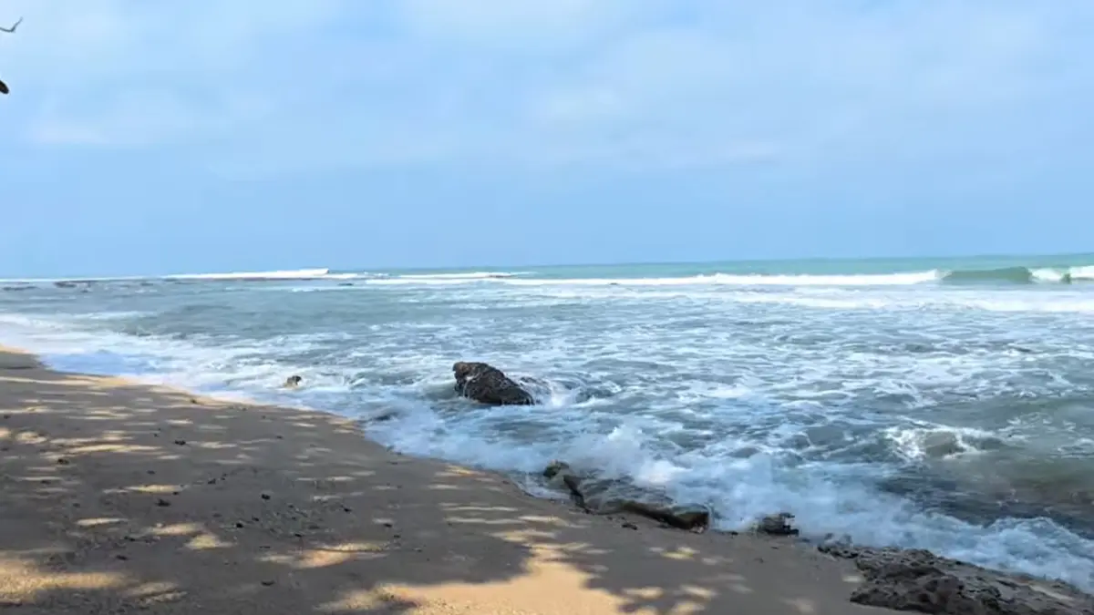 Wisata Pantai Sodong di Sukabumi. (Foto: YouTube Bang Edhy Ompong)