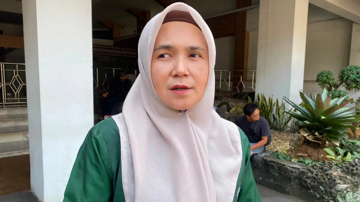 Camat Klapanunggal Galuh Sri Wahyuni saat menyampaikan keterangan. (Muhammad Ali/Radar Bogor)