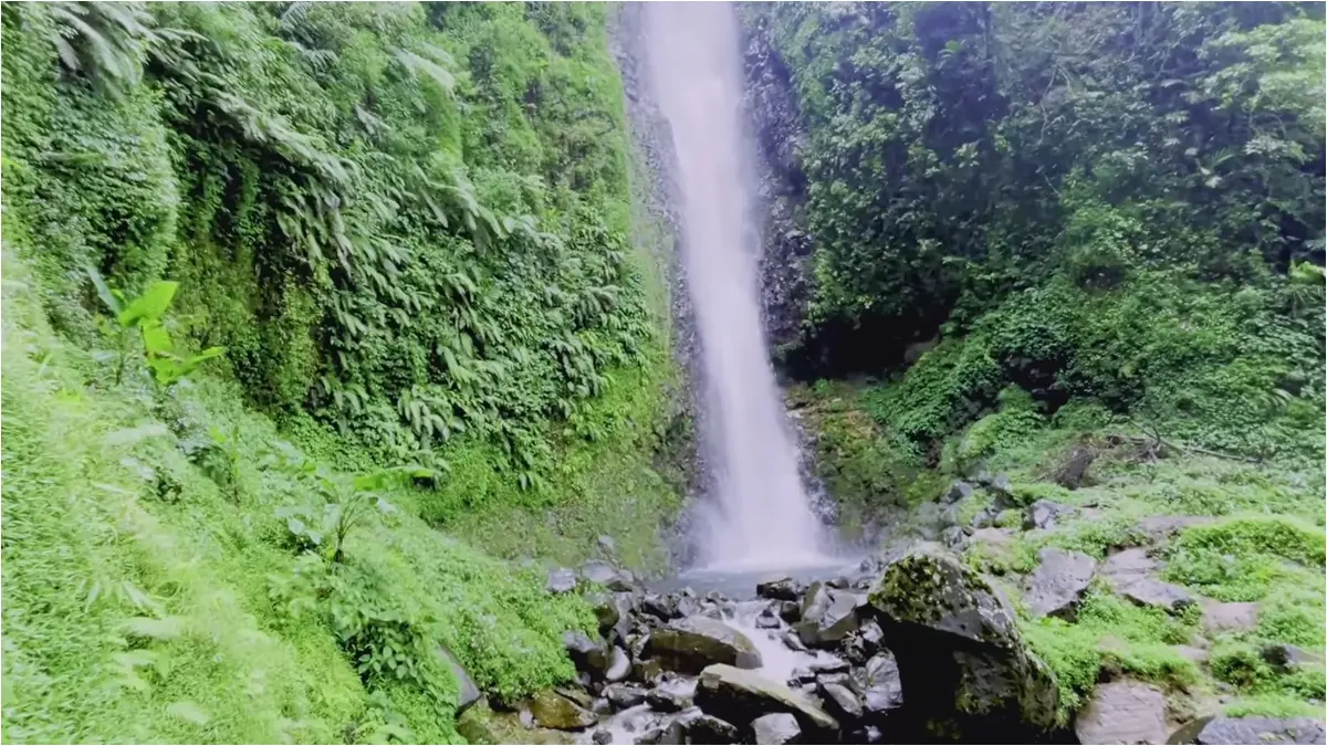 Curug Naga Biru di Sukamakmur Bogor. (Foto: YouTube Opal Raufal)