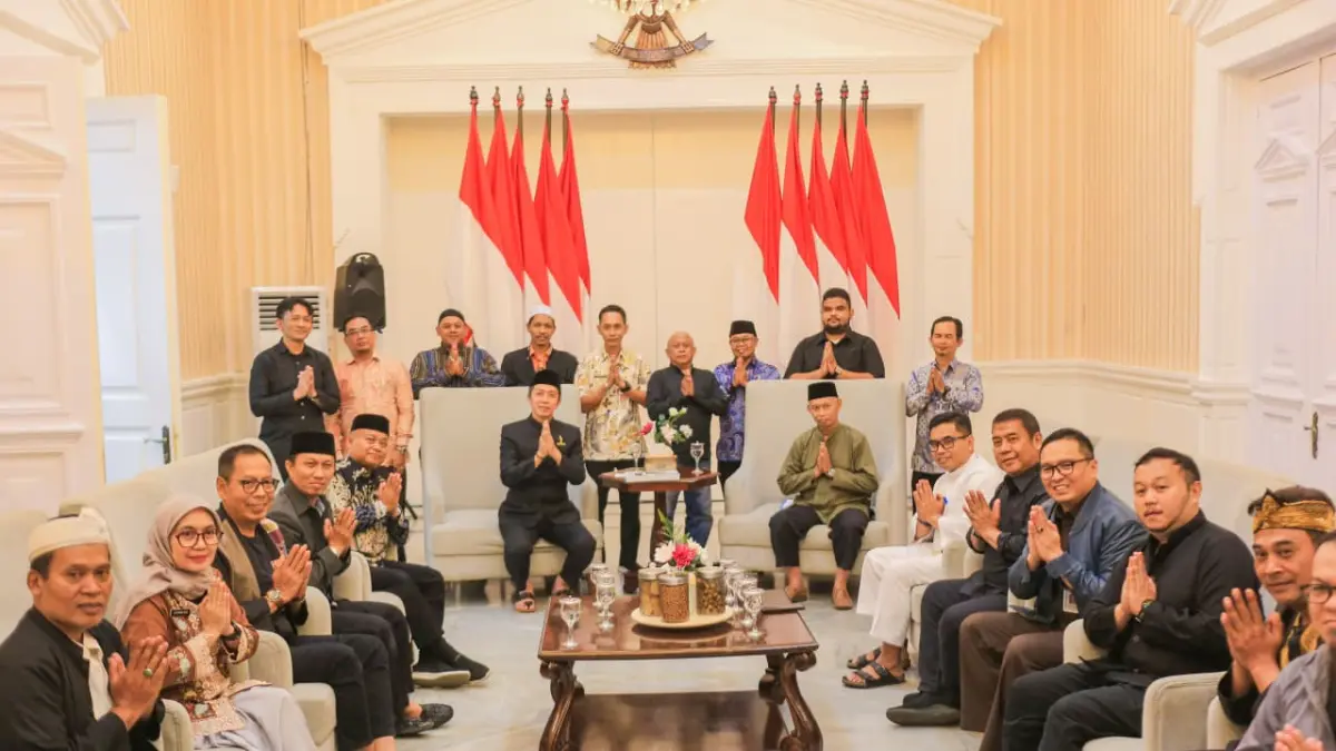 Audeinsi dengan Walikota Bogor dengan membawa dokumen dan memperkenalkan Nazdhir yang di sahkan oleh Kepala KUA Kecamatan Bogor Selatan
