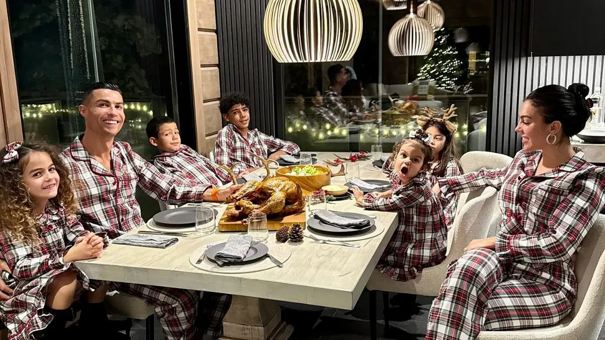 Cristiano Ronaldo dan keluarga. Foto: Instagram