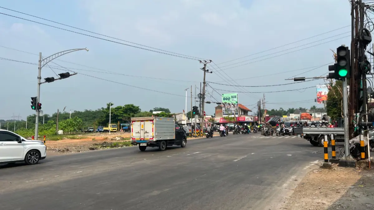 Dinas Perhubungan (Dishub) Kabupaten Bogor memastikan penerapan Alat Pemberi Isyarat Lalu Lintas (APILL) di Simpang Bomang berlaku permanen. (Septi N/Radar Bogor)