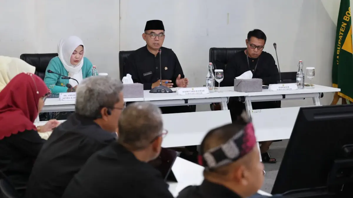 Sekretaris Daerah Kabupaten Bogor Ajat Rochmat Jatnika menyampaikan pesan di hadapan para ASN Pemkab Bogor. (Diskominfo Kabupaten Bogor)