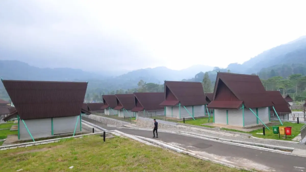 Suasana rest area Puncak, Cisarua, Kabupaten Bogor. Pemkab Bogor berencana menata kembali kawasan tersebut. (Hendi Novian/Radar Bogor)