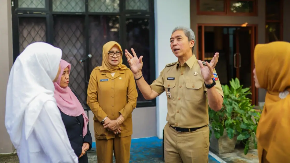 Wali Kota Bogor Dedie A Rachim usai apel pagi di Kantor DP3A Kota Bogor. (Dok. Humas Pemkot Bogor)
