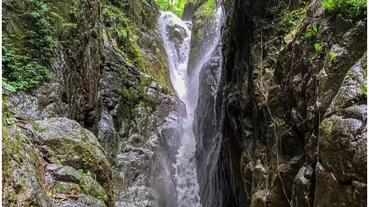 Curug Cibingbin Sentul. (Foto: Intagram @curug_cibingbin_official)