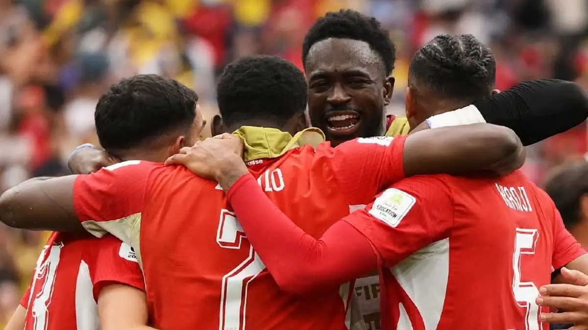 Pemain Swiss merayakan kemenangan atas Kolombia lewat adu penalti. (Foto : FIFA)