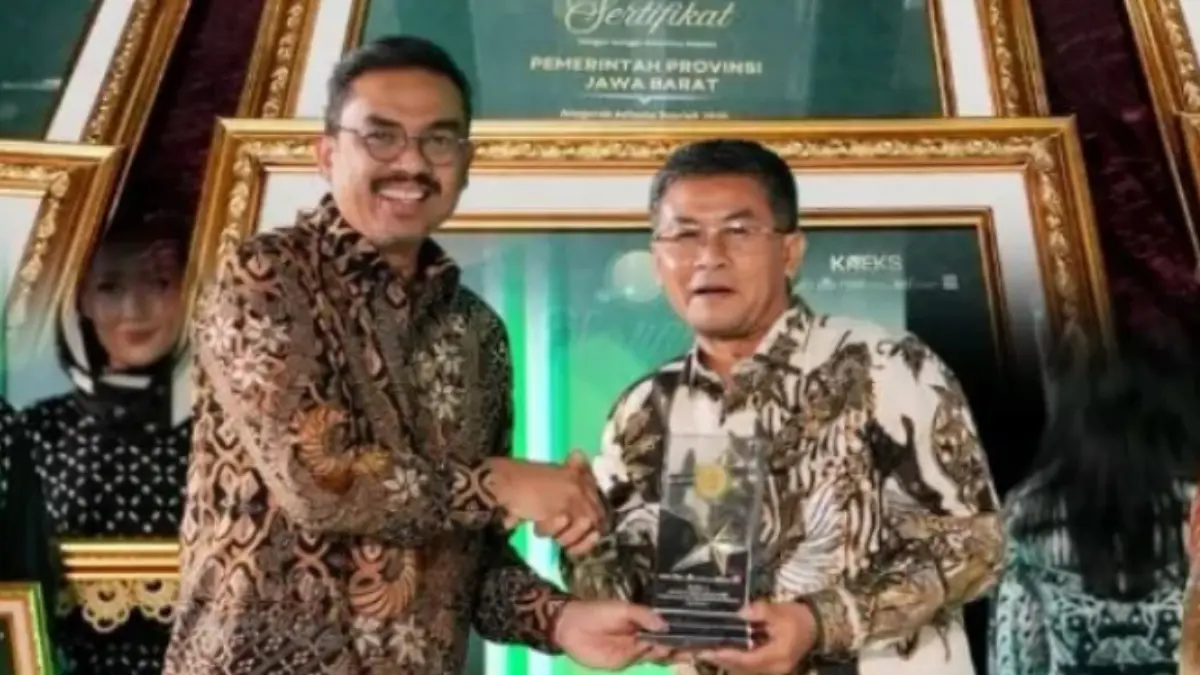 Pemprov Jabar meraih Juara Umum Anugerah Adinata Syariah 2026 yang digelar di Auditorium Bank Mega, Jakarta dan diterima Wakil Gubernur Jawa Barat Erwan Setiawan. (Dok. Pemprov Jabar)