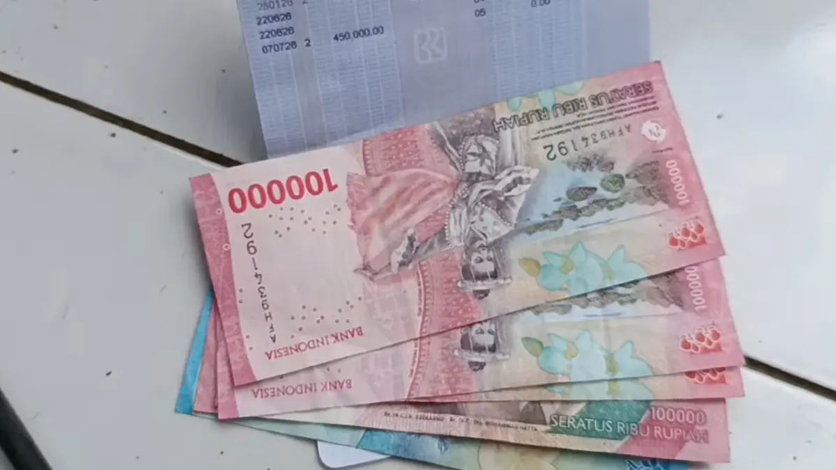 Pencairan bantuan PIP anak SD. (Foto: YouTube Arfan Saputra Channel)