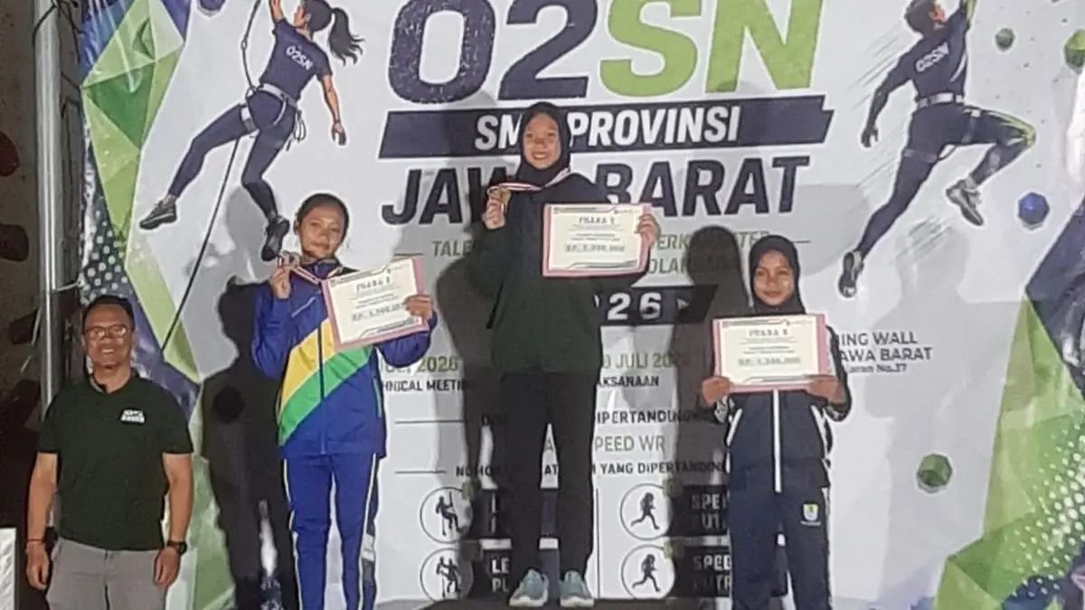 Atlet panjat tebing SMP Negeri 3 Bogor, Siti Mazaya Santoso, sukses meraih dua medali emas pada O2SN Tingkat Jawa Barat dan dipastikan menjadi wakil Kontingen Jawa Barat pada O2SN Tingkat Nasional 2026. (Dok. Siti Mazaya)