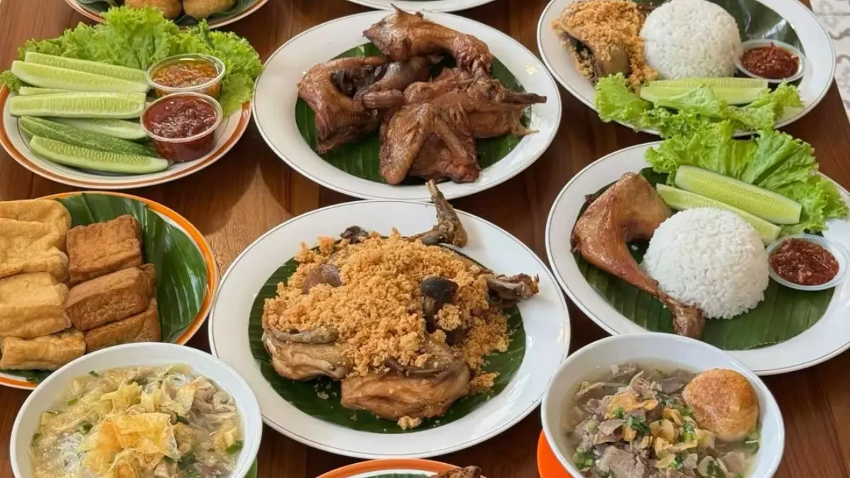 Beberapa menu yang ada di Soto Sota. Foto: Instagram