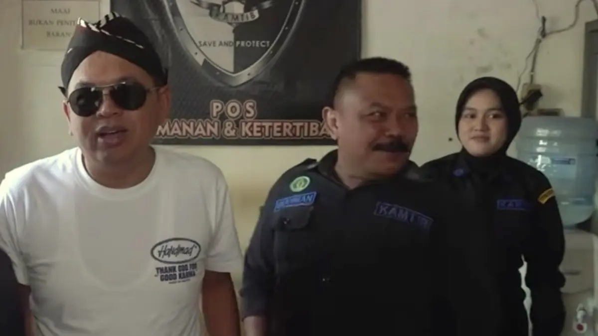Gubernur Jawa Barat, KDM di pos keamanan Pasar Beringharjo, Yogyakarta.  (KANG DEDI MULYADI CHANNEL)