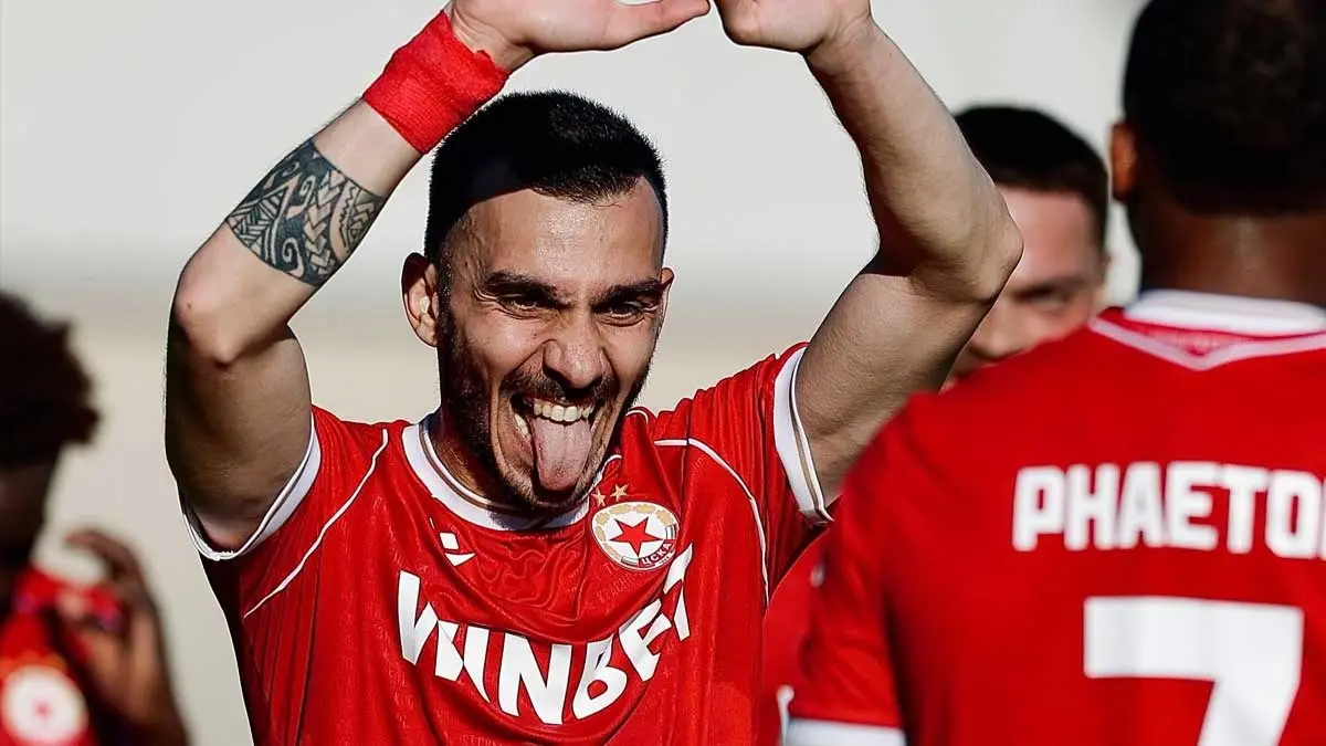 Para pemain CSKA Sofia saat merayakan gol.