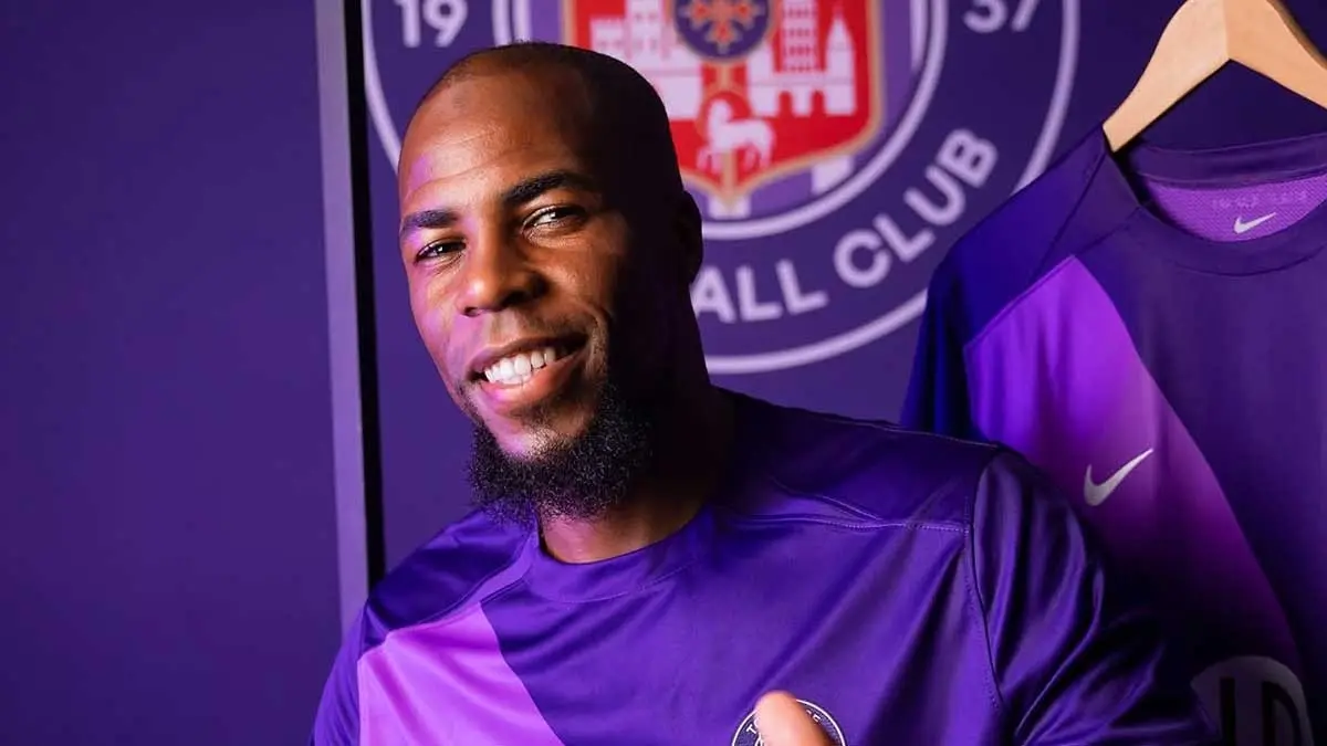 Djibril Sidibe dirumorkan tengah diincar Persib Bandung. (Foto : Instagram @djibrilsidibe)