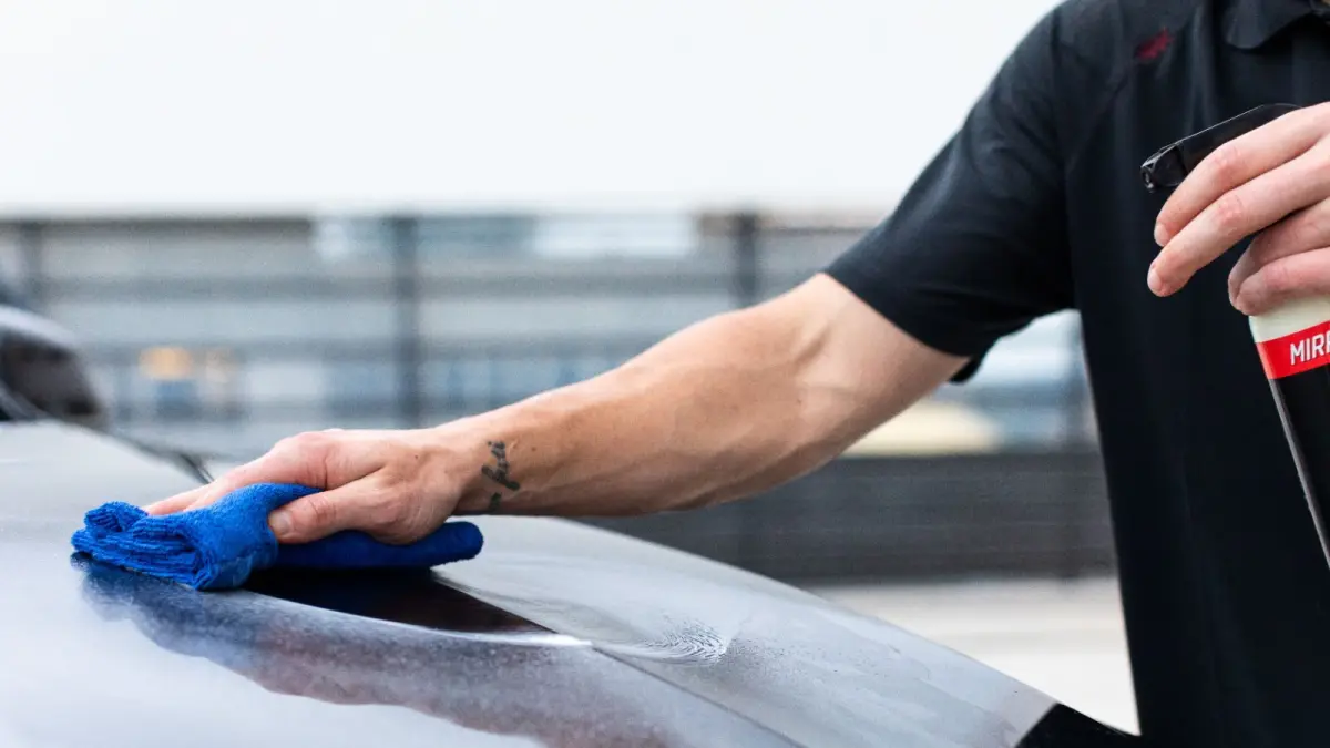 Ilustrasi Mengelap Mobil. (Foto: Pexels.com/Torque Detail, Tima Miroshnichenko)&nbsp;