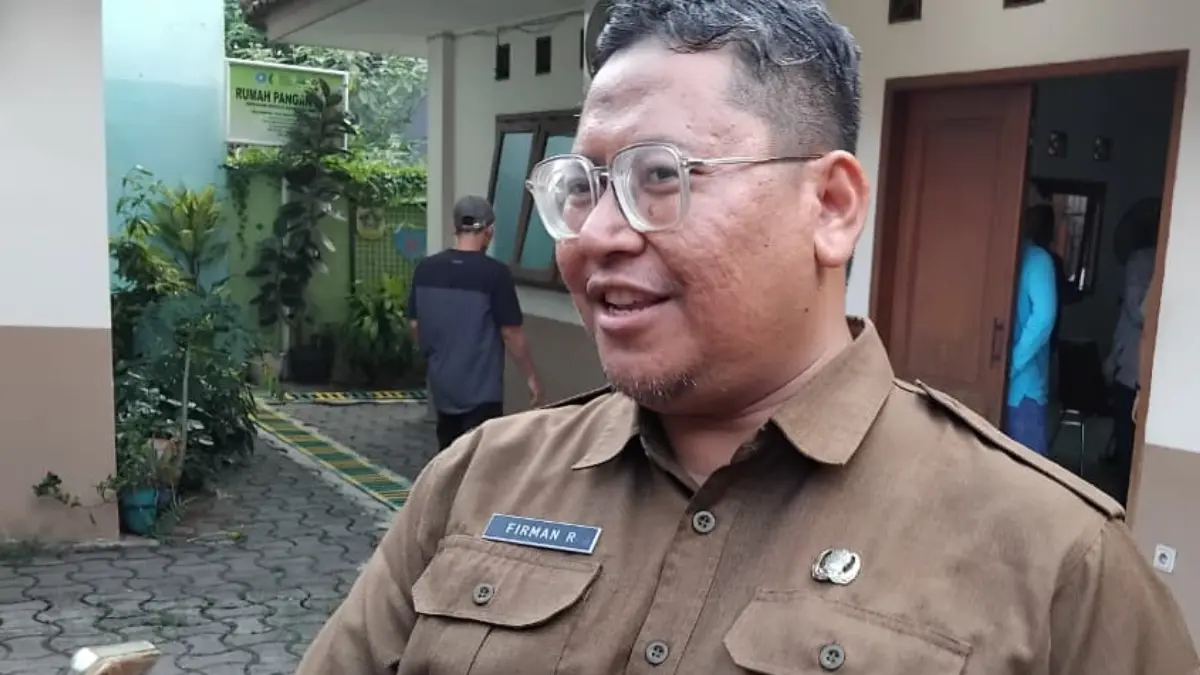Kepala Desa Bojongkulur Firman Riansyah saat dimintai keterangan. (Muhammad Ali/Radar Bogor)