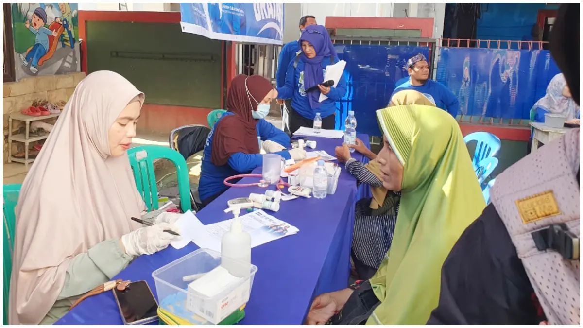 Pemeriksaan Kesehatan gratis yang digelar DPC Partai Demokrat Kabupaten Bogor. (Foto : Billy/Radar Bogor)