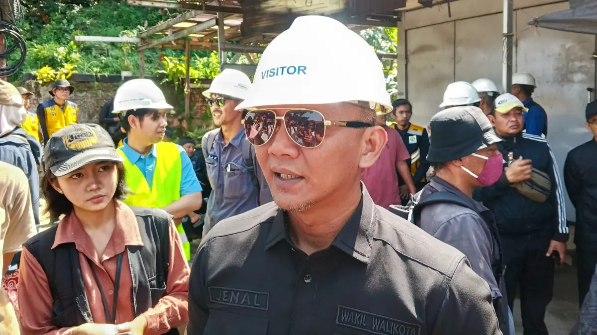 Wakil Wali Kota Bogor Jenal Mutaqin saat menyampaikan keterangan. (Fikri/Radar Bogor)