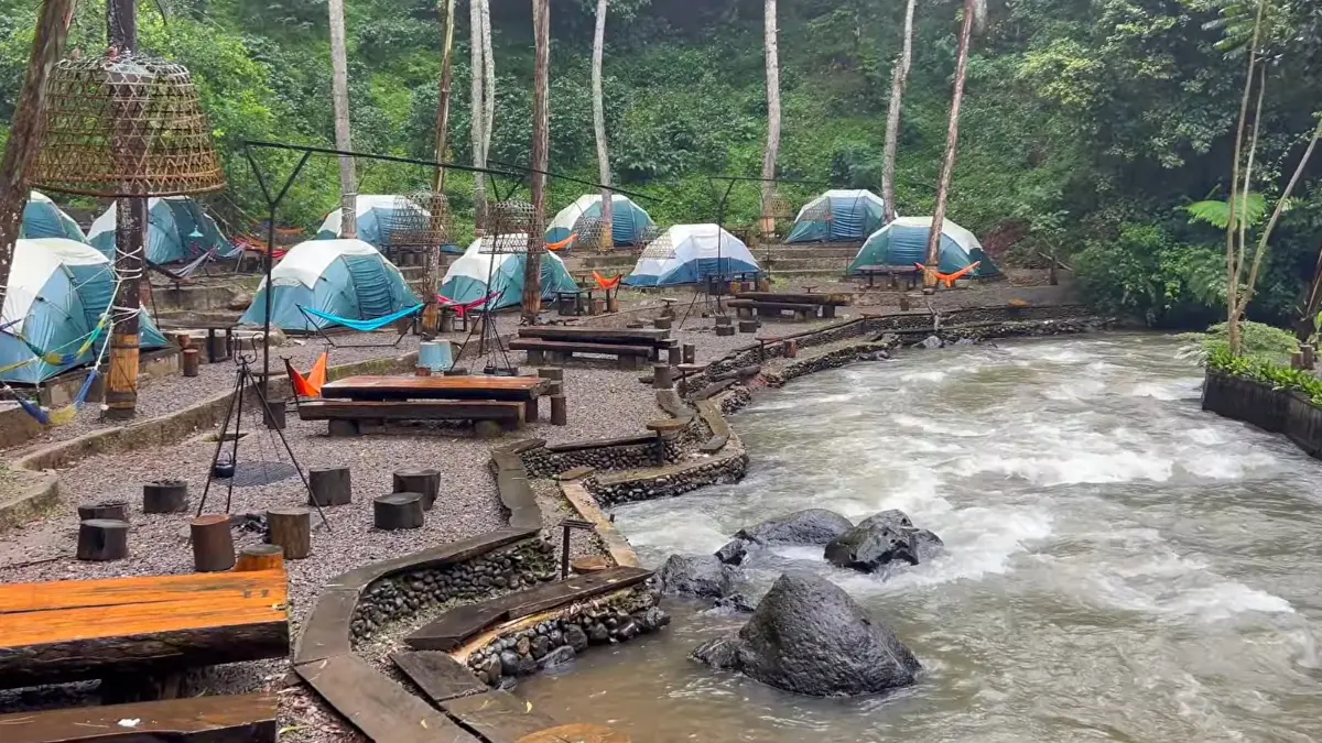 Camping di Pineus Tilu IV. (Foto: YouTube Haviz Amrizal)