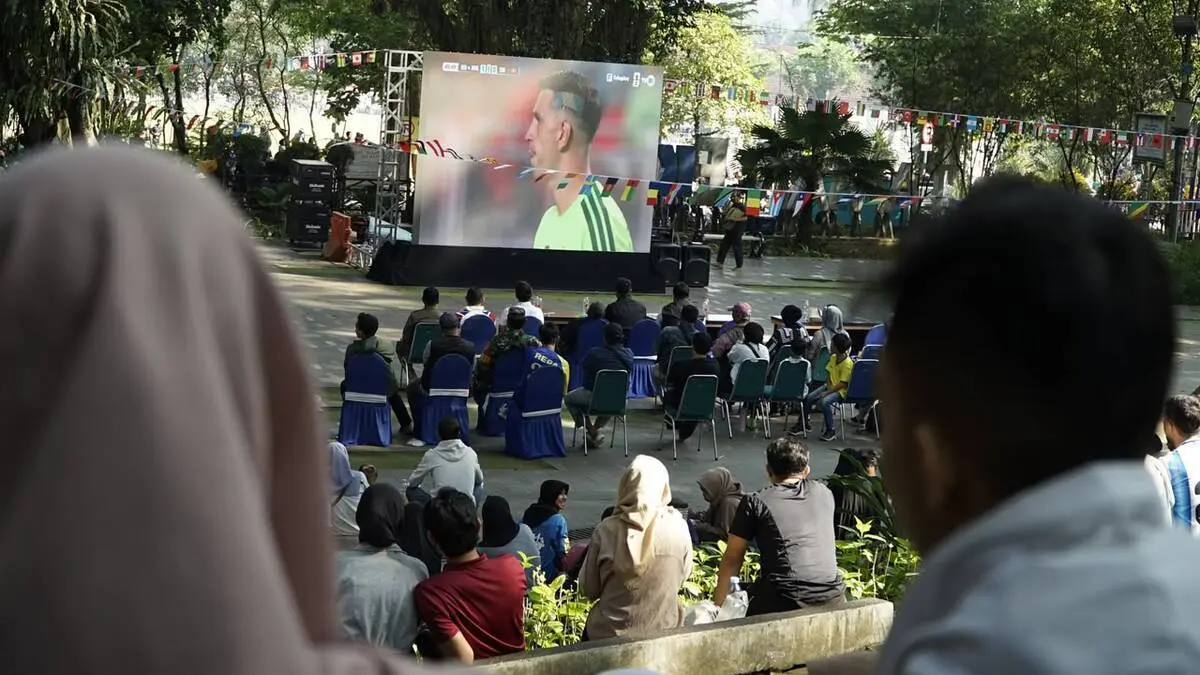 Keseruan Nobar Piala Dunia di Taman Ekspresi, Kota Bogor. Foto: Aziz/Radar Bogor.