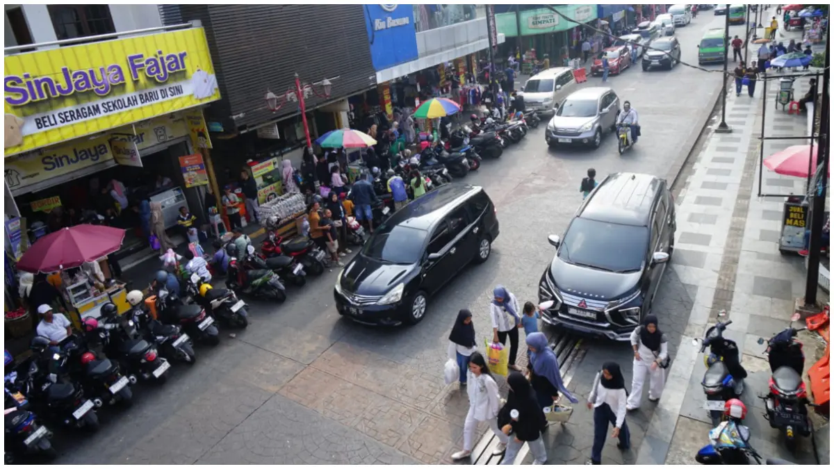 Aktivitas perparkiran di Jalan Suryakencana. (Foto : Sofyansyah/Radar Bogor)