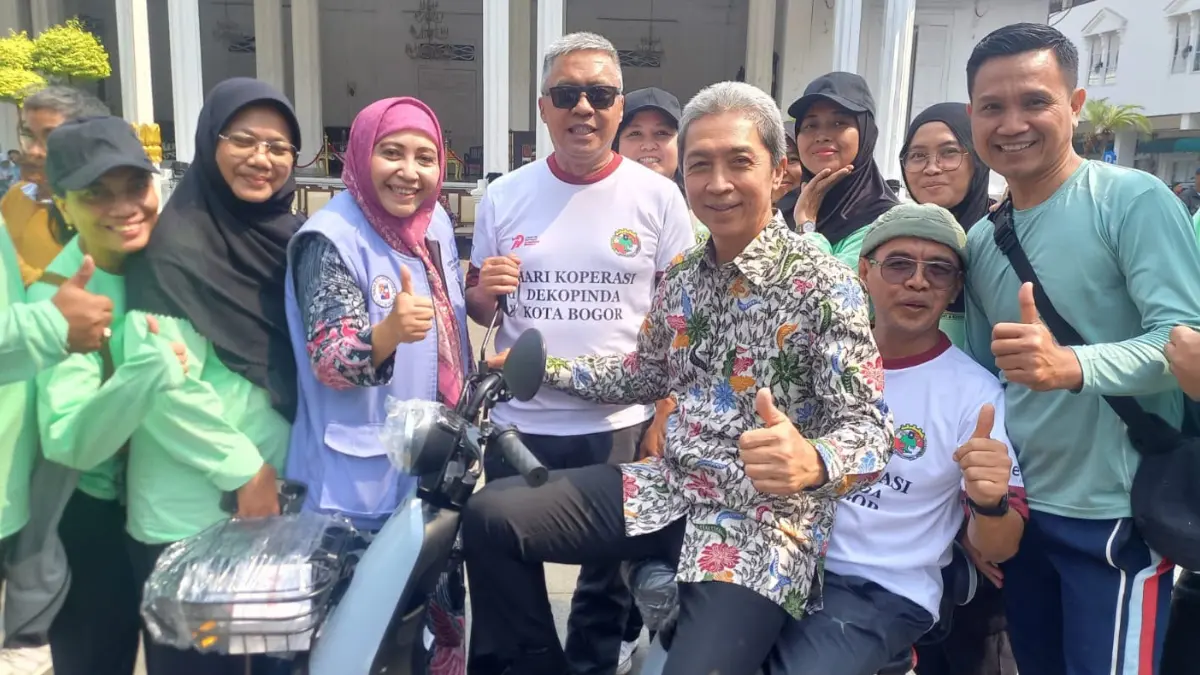 Koperasi Konsumen Karyawan RSUD Kota Bogor menerima penghargaan di Balai Kota Bogor. (Dok. RSUD Kota Bogor)