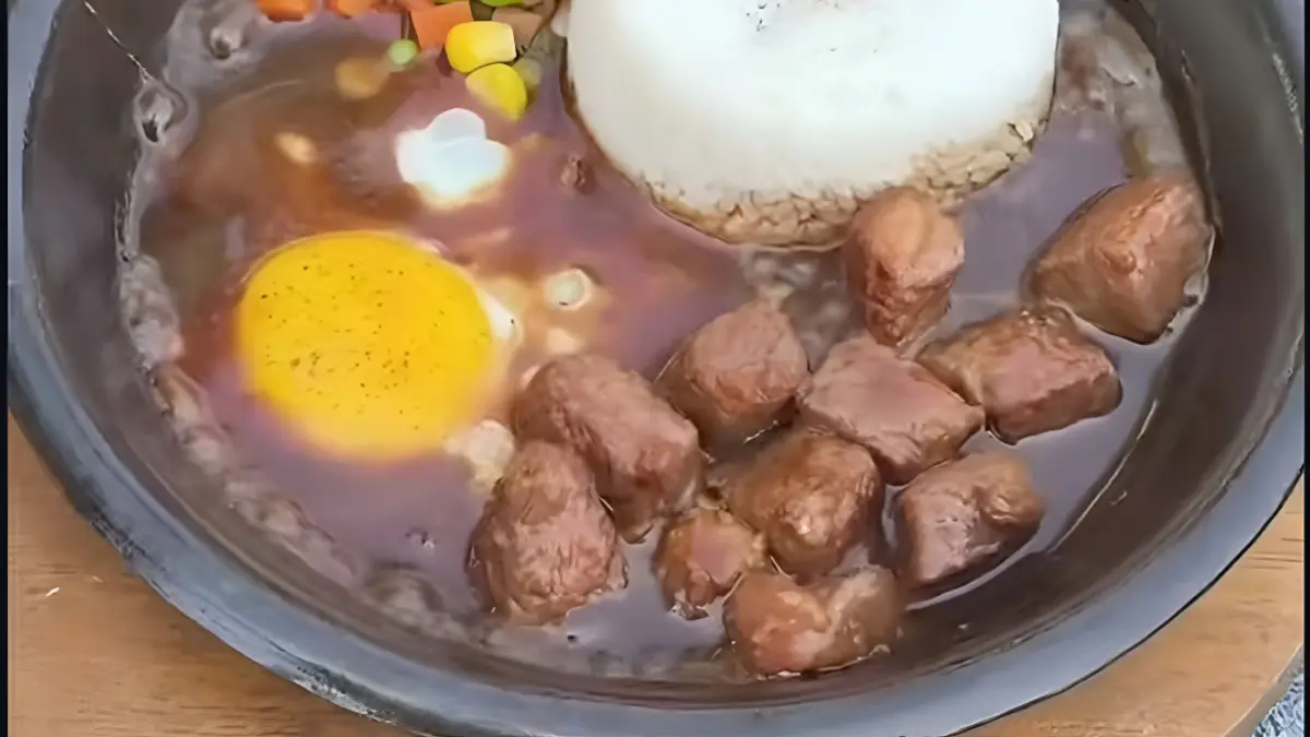 Kuliner di Sajian Nyonya Pakansari Cibinong. (Instagram Marijan Mari Jajan)