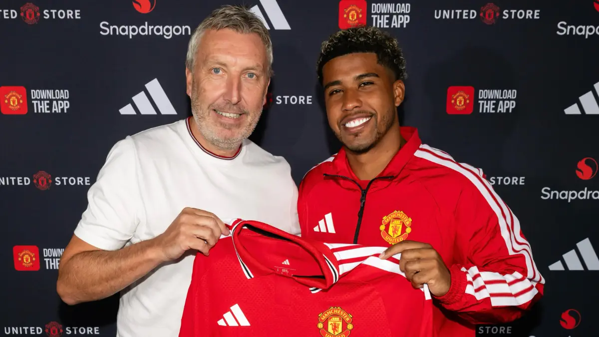 Manchester United resmi memperkenalkan Andrey Santos sebagai rekrutan pertama. Foto: Instagram