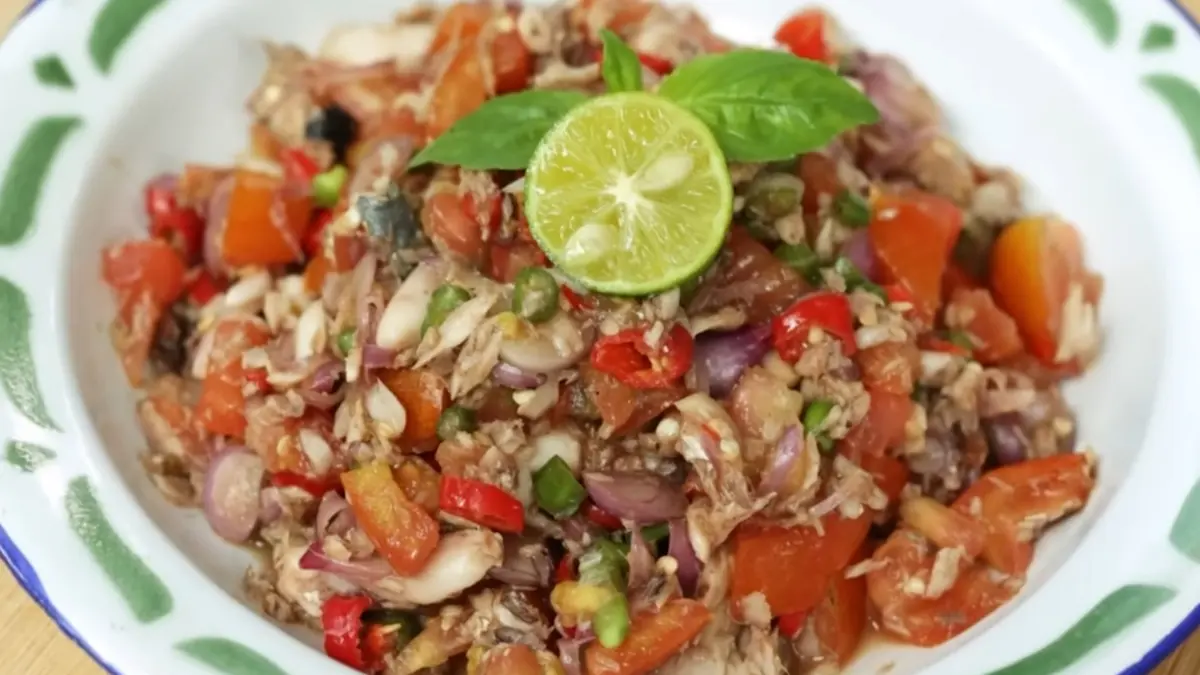 Resep sambal ikan kembung. (Foto,: Youtube Devina Hermawan)