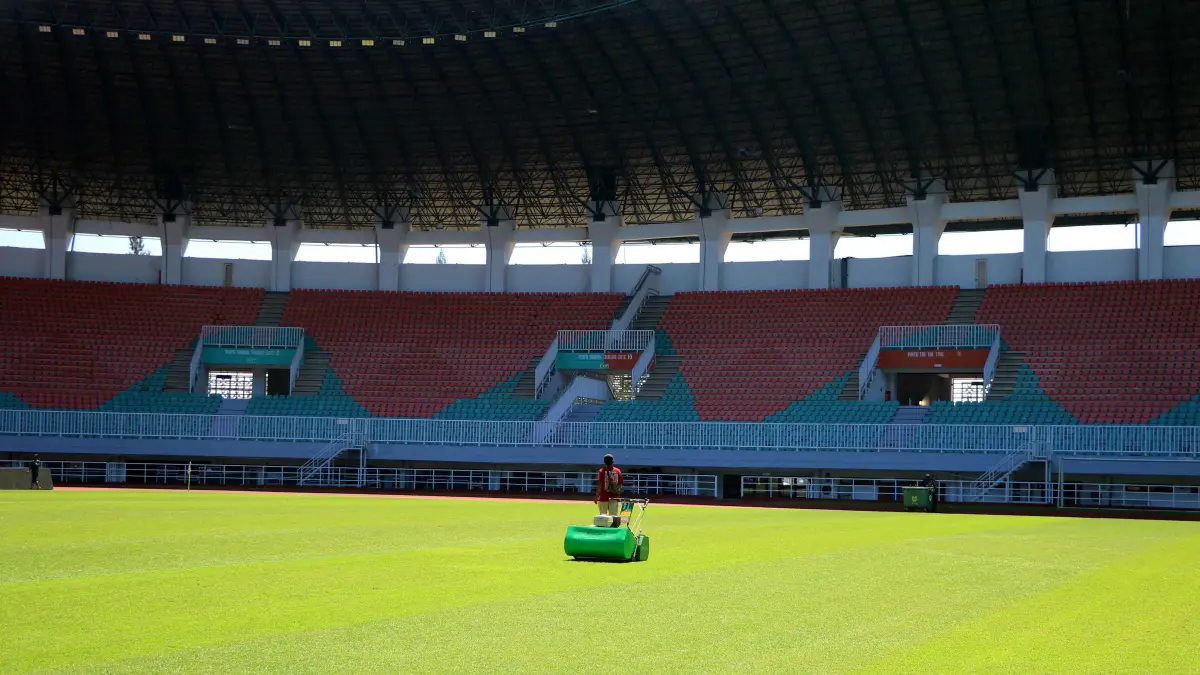 Stadion Gelora Pakansari dilakukan pembenahan menjelang Piala AFF 2026. (Hendi Novian/Radar Bogor)