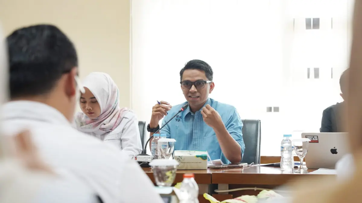 Anggota Komisi IV DPRD Kota Bogor, Rozi Putra, saat menghadiri rapat bersama Dinas Kesehatan (Dinkes) Kota Bogor. (Humas DPRD Kota Bogor)