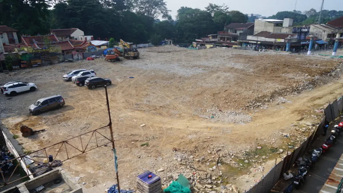 Suasana lahan eks Plaza Bogor  dijadikan lahan parkir pengunjung  kawasan Jalan Suryakencana Kota Bogor. (Sofiansyah/Radar Bogor)