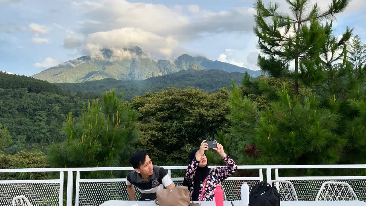 Bukit Stroberi di kawasan Pamijahan, Kabupaten Bogor. Foto: Instagram