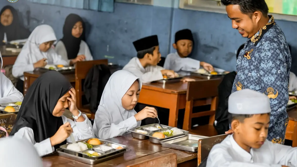 Ilustrasi. Makan bergizi gratis dimakan anak-anak sekolah. Foto: Instagram BGN