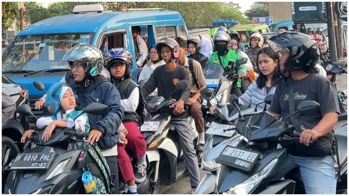 Kondosi lalu lintas di Jalan Sholeh Iskandar dan Kebon Pedes yang mecet. (Foto : Fauzan/Radar Bogor)