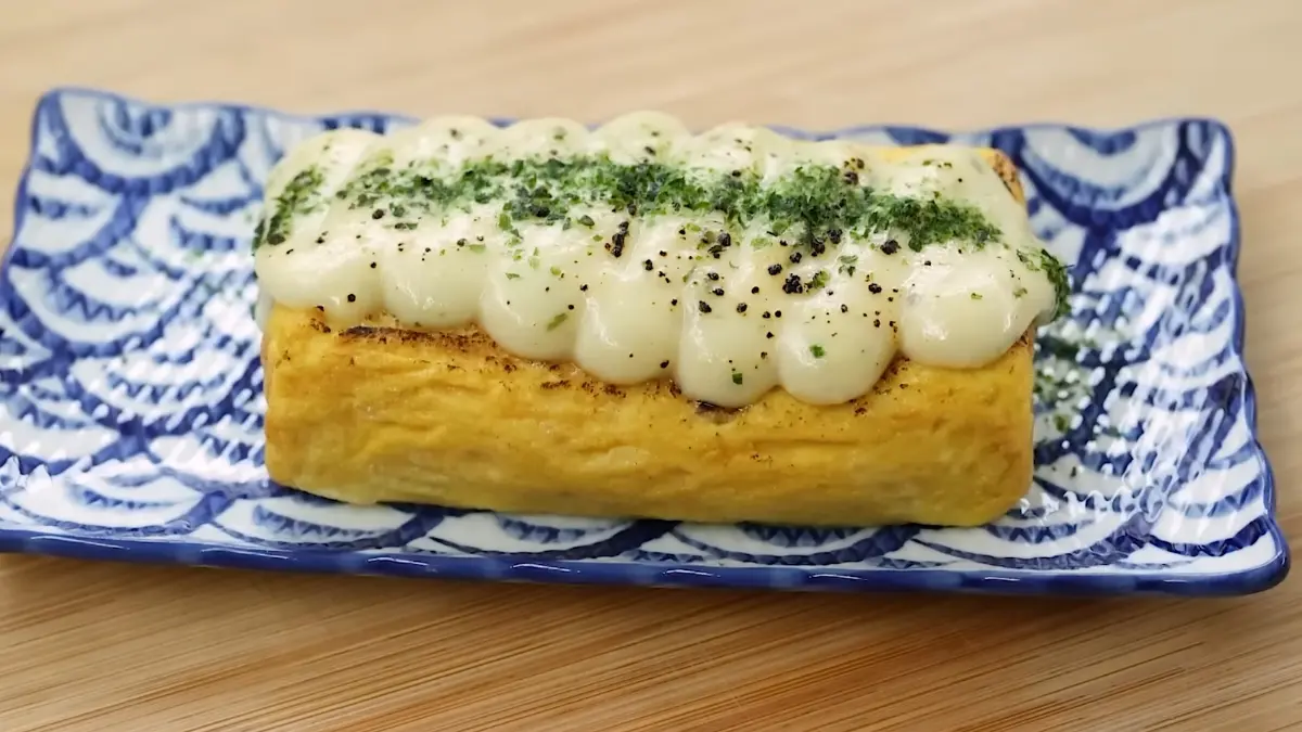 Tamagoyaki, telur gulung khas Jepang. (Foto: YouTube Devina Hermawan)