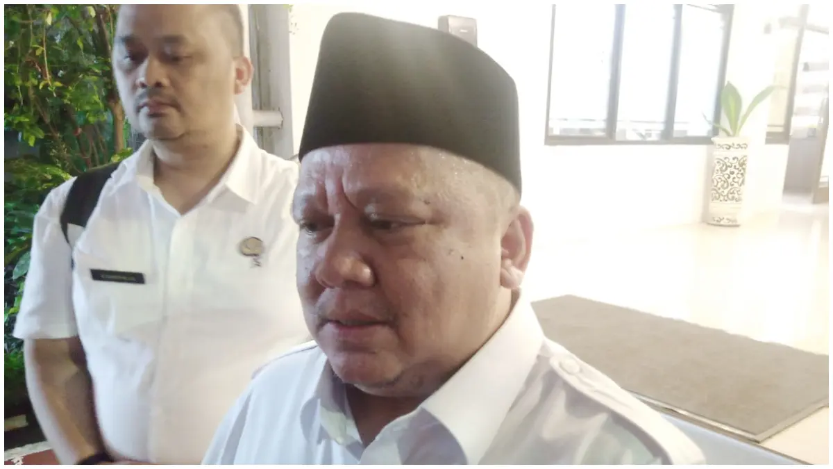 Plt Kepala BPKAD Kabupaten Bogor, Achmad Wildan saat menyampaikan keterangan soal perubahan APBD. (Foto : Billy/Radar Bogor)