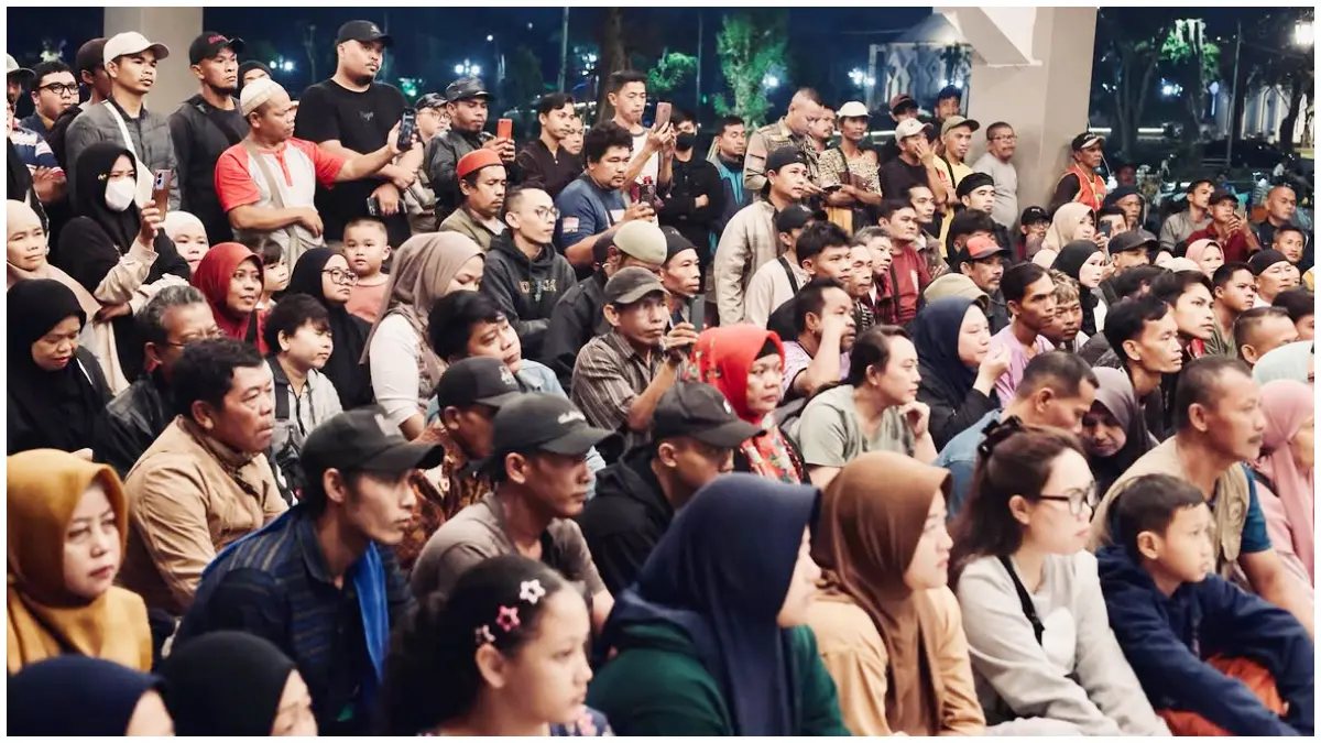 Sejumlah PKL Alun-Alun Tegar Beriman saat bertemu dengan Bupati Bogor. (Foto:  Diskominfo)