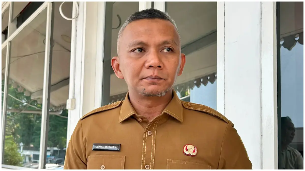 Wakil Wali Kota Bogor Jenal Mutaqin saat menyampaikan keterangan soal peremajaan angkot tua. (Foto : Fauzan/Radar Bogor)