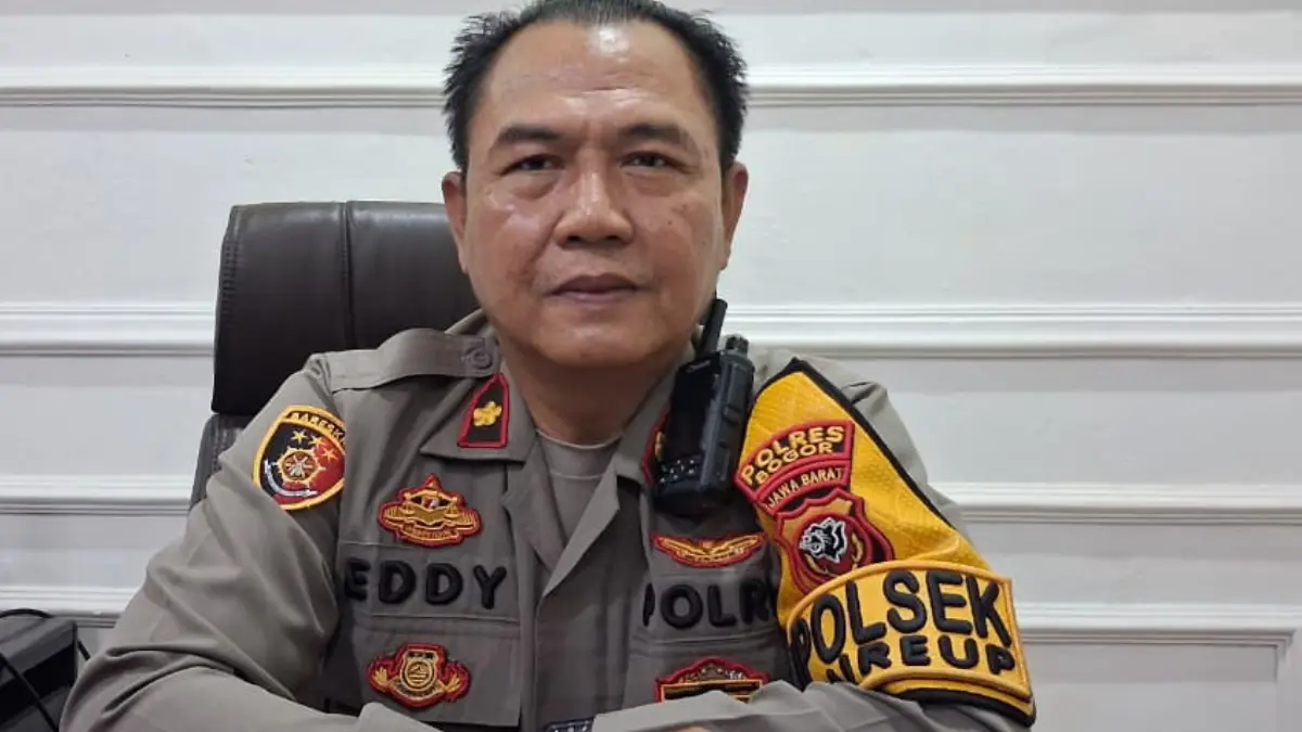 Kapolsek Citeureup, Kompol Eddy Santosa saat dimintai keterangan oleh Radar Bogor di Mapolsek Citeureup, Kabupaten Bogor. (Muhammad Ali/Radar Bogor)
