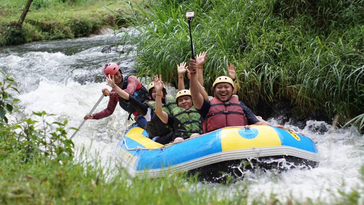 Rafting di Pangalengan, Bandung sangat menantang adrenaline wisatawan. (Dok narasumber for Radar Bogor)&nbsp;