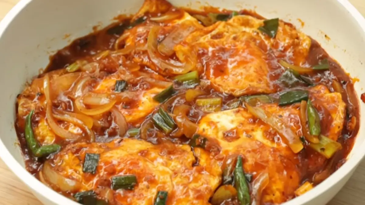 Telur Saus Bolognese. (Foto: YouTube Devina Hermawan)