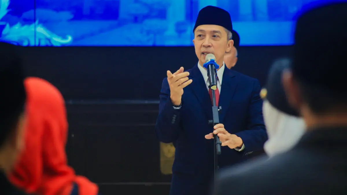 Wali Kota Bogor, Dedie A. Rachim saat memberikan arahan kepada 15 pejabat yang baru dilantik, Jumat (17/7/2026).  (Humas Pemkot Bogor)