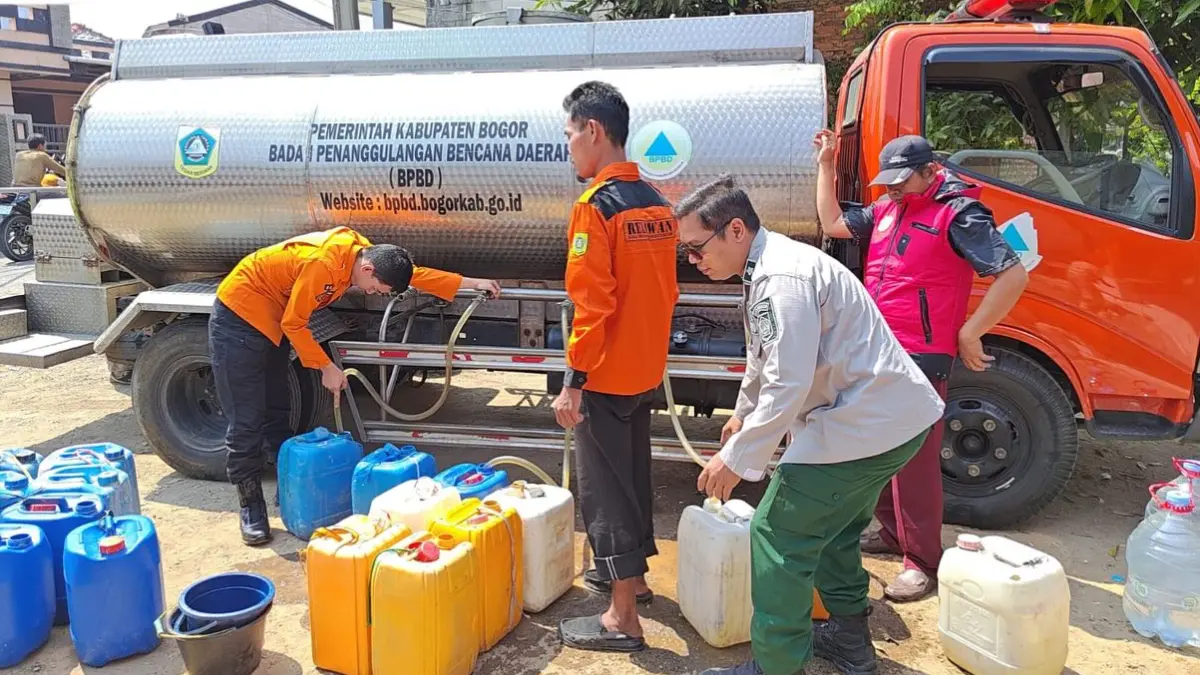 Bantuan air bersih dari BPBD Kabupaten Bogor. Foto: Instagram