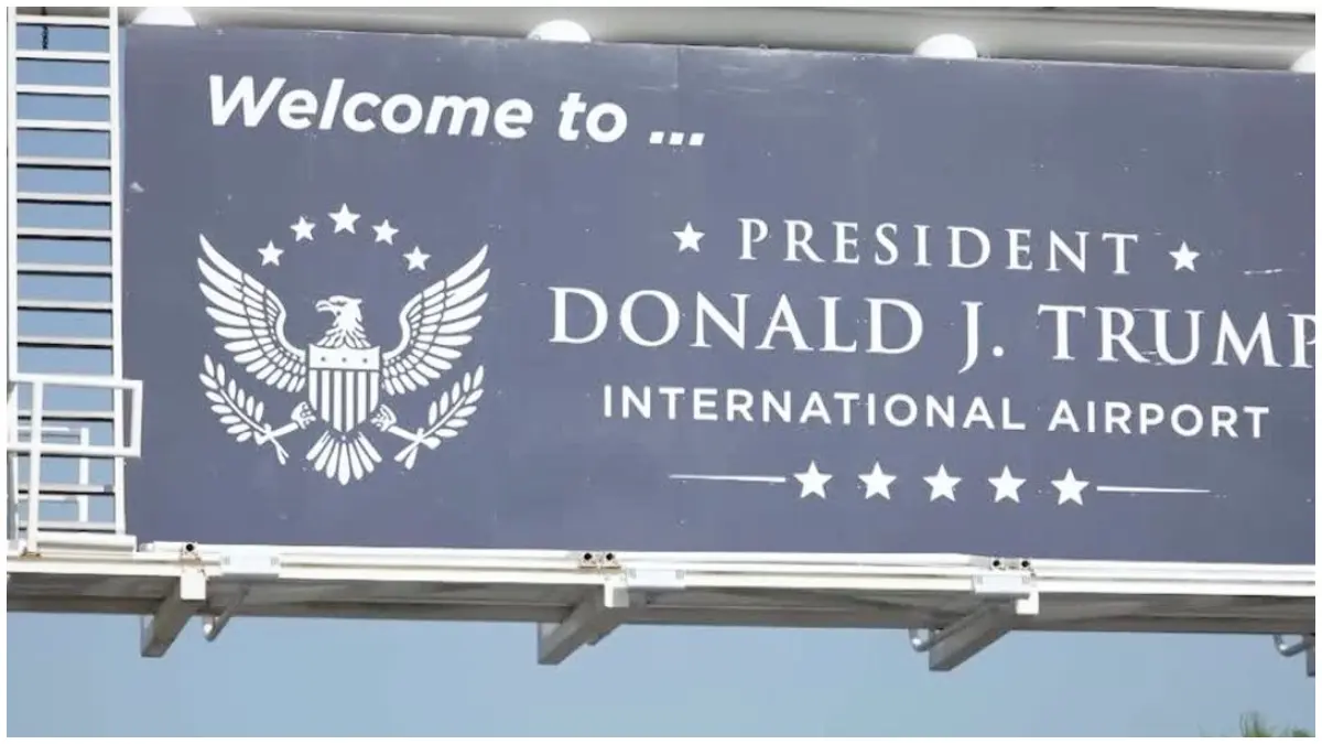 Papan nama Bandara Internasional Presiden Donald J Trump di Florida, AS, setelah resmi berganti nama pada Juli 2026. (Foto: Reuters)&nbsp;