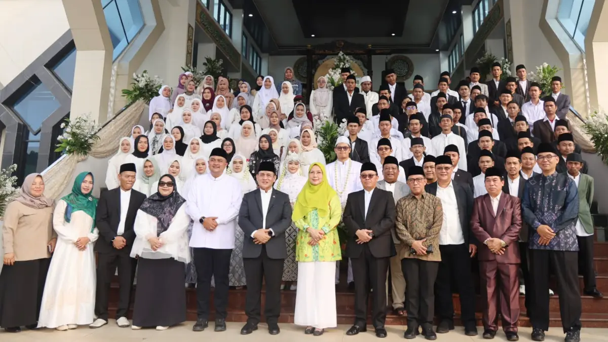 Bupati Bogor Rudy Susmanto menghadiri nikah massal dan silaturahmi amil se-Kabupaten Bogor di Masjid Baitul Faizin, Cibinong. (Diskominfo Kabupaten Bogor)