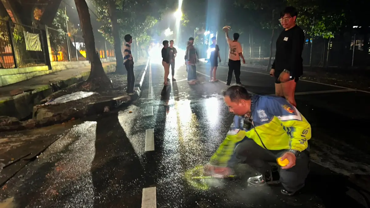 Polisi saat olah TKP laka lantas di Jalan Pemuda, depan GOR Pajajaran Bogor. Foto: Polisi for Radar Bogor