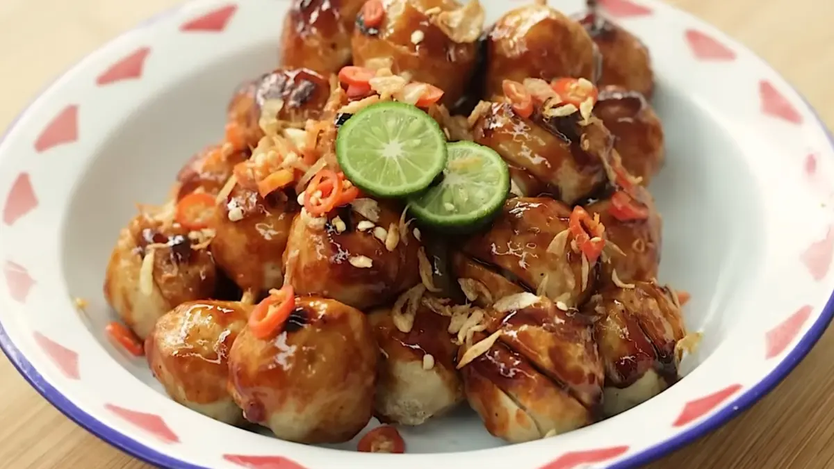 Resep Bakso Ayam Bakar. (Foto: YouTube Devina Hermawan)