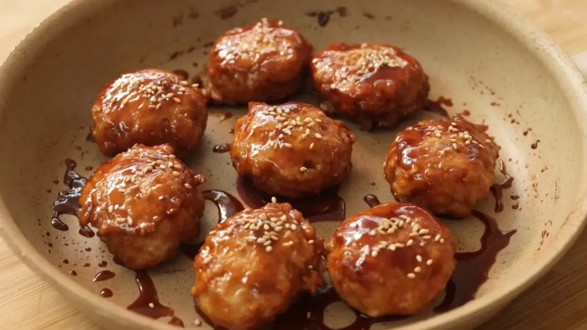 Resep chicken tsukune khas Jepang. (Foto: YouTube Devina Hermawan)